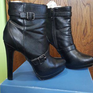 Simply Vera Wang Svvelma bootie 8.5